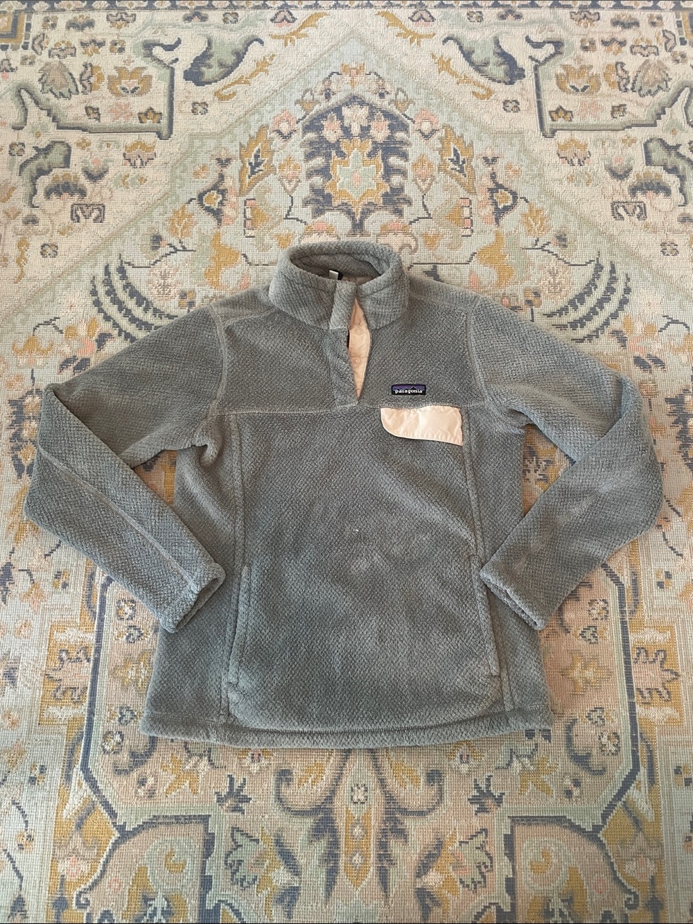 Patagonia Women's Gray Fleece Pullover with Cream Pocket